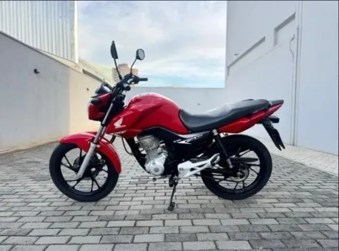 Vendo Honda Fan 160 Flex impecável.