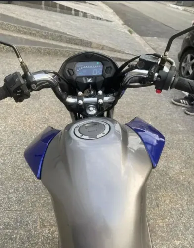 Vendo Titan 160 novíssima moto de garagem chamar no ZAP  *