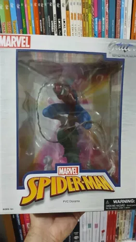Spiderman Diorama Diamond Select