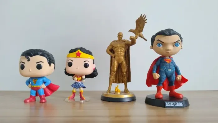 Superman/ Mulher Maravilha - Funko Pop + MiniCo + Estátua Eaglemoss