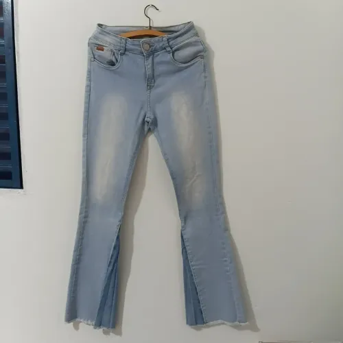 Calça Flare Jeans Feminino n. 38 seminova