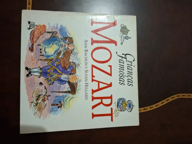 Kit com cinco livros Crianças famosas
