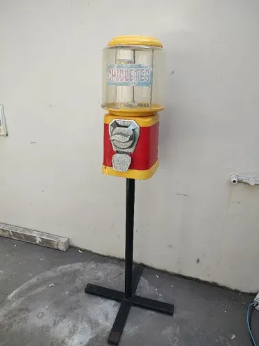 Máquina de Bolinhas C/ pedestal. Vending Machine.  