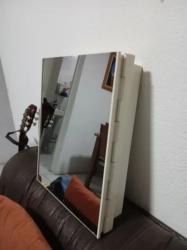 ARMÁRIO DE BANHEIRO COM ESPELHO