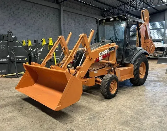 RETROESCAVADEIRA CASE 580M