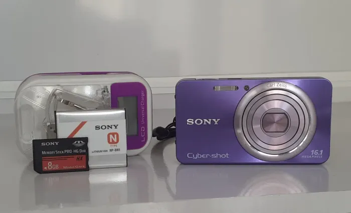 Camera digital Sony Cyber-shot DSC W570 - 16MP (COM CARTAO SD DE 8GB)