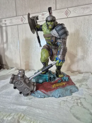 Hulk Gladiador da linha Marvel Gallery, fabricado pela Diamond Select Toys.