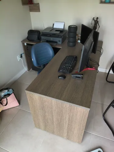 Móveis de escritório completo e computador