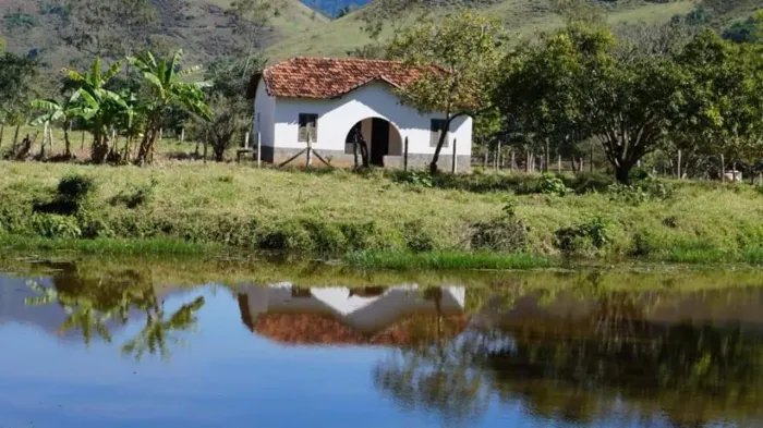 Fazenda itaiassu com 291 hectares (2.910.000m2 com 3 represas 118 baías de cavalos 6 casas