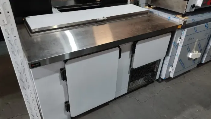 Balcão de serviço 1,50m com porta condimentos no tampo