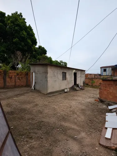 Casa no beco individual de frente pra rua