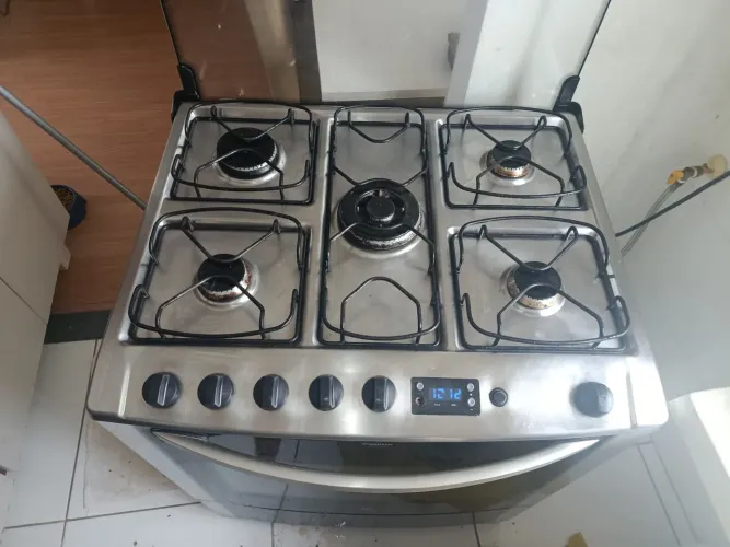 Fogão Eletrolux de 5 bocas