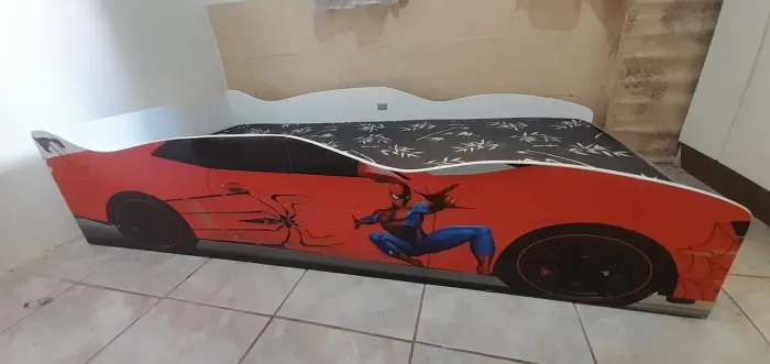 Cama Infantil Carro Homem-Aranha - Seminova - R$400