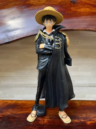 Action Figure One Piece - Luffy Uniforme Preto 23cm