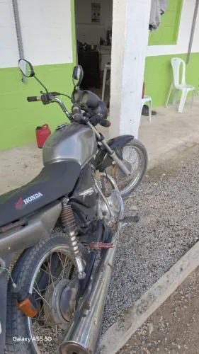 Moto boa pra uso na roça com documento pneus novos tudo revisados