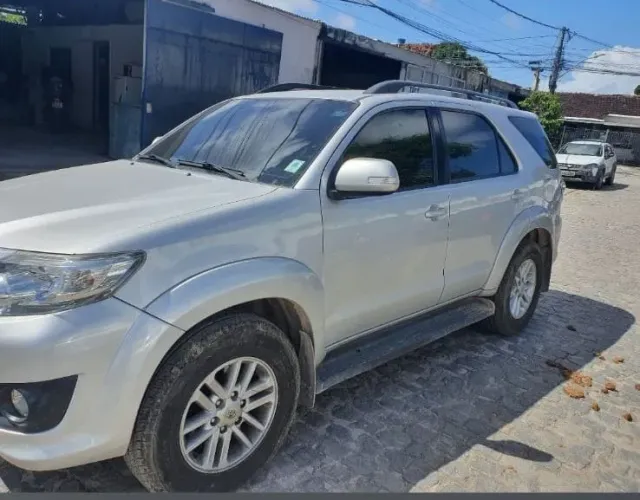 Toyota Hilux SW4 SR 4X2 2.7/ 2.7 Flex 16V Aut. 2014