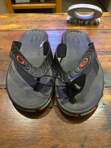 Chinelo oakley