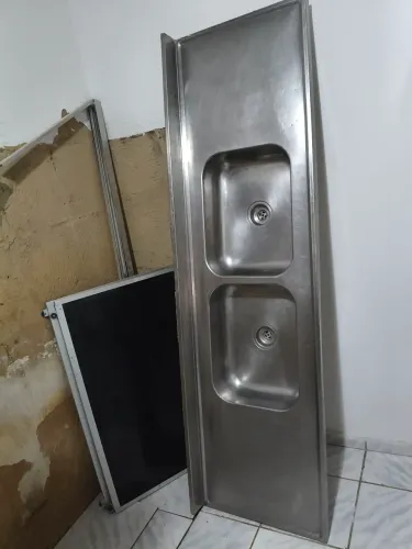 VENDE-SE PIA DE INOX CONCRETADA COM 2 CUBAS +BOX GRÁTIS - 2,00m x 0,60m - SUPER RESISTENTE