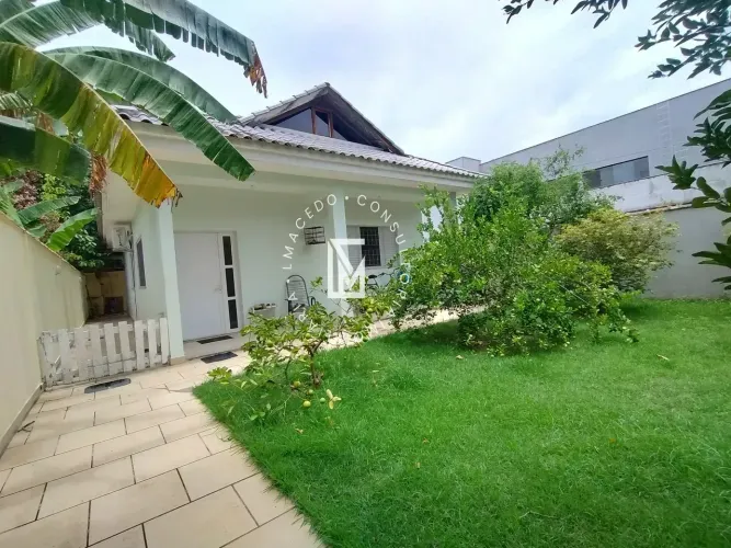 2 Casas Modernas C/Quintal Amplo e Área Verde no Rio da Prata!!