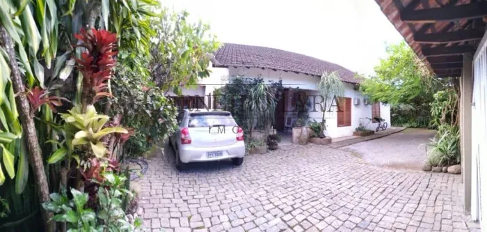 Imperdível oportunidade: Charmosa casa à venda em Paraty-RJ, bairro Caborê, 3 quartos, 2 s
