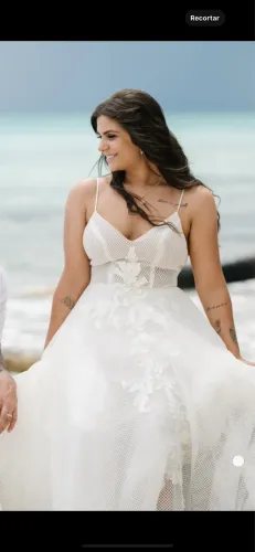 Vendo vestido de noiva feito por estilista. Única dona. Novo