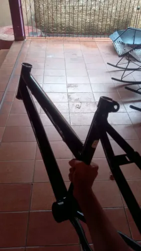 Vendo QUADRO de bike ARO 20 para mim trocar peças da minha outra bike, preço atual e 90 r$