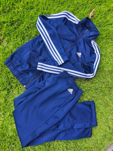 Conjunto de frio da Adidas