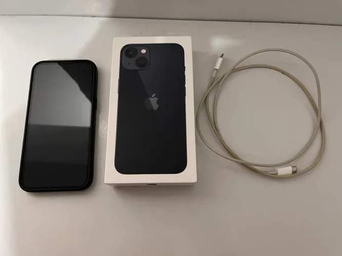 iPhone 13 sem marcas 