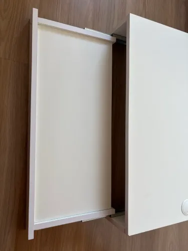 Mesinha para computador com suporte para teclado suspensa MDF