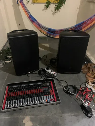 Par de caixas ativas JBL EON 615