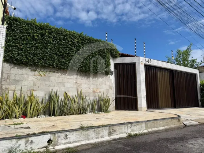Casa à venda no Inácio Barbosa | 220 m², 3 Quartos e 4 Vagas