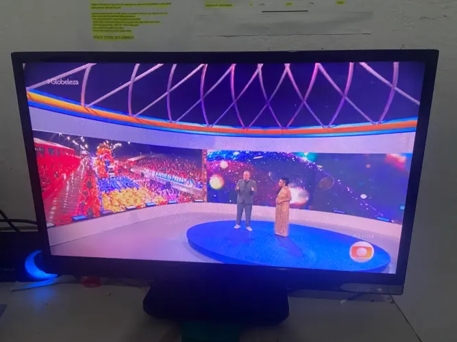 Tv de 24 polegadas com controle LED