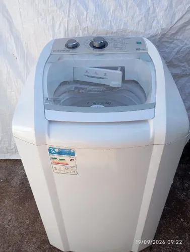 Vendo máquina Colormaq excelente máquina 12kg 110v  dependendo do bairro entrego
