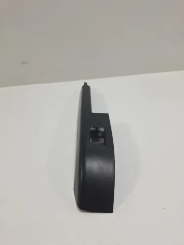 Moldura Botão Traseiro Esquerd Chevrolet Sonic Sedan 2014/13