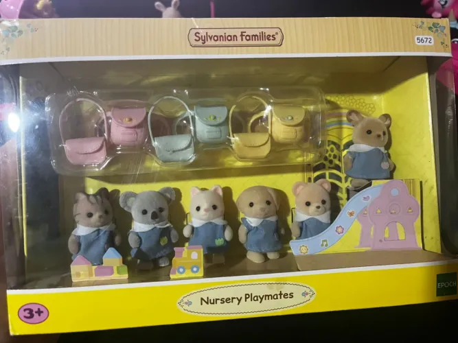 SYLVANIAN FAMILIES 2 SETS (NURSERY PLAYMATES E FAMILIA DAS FOCAS)