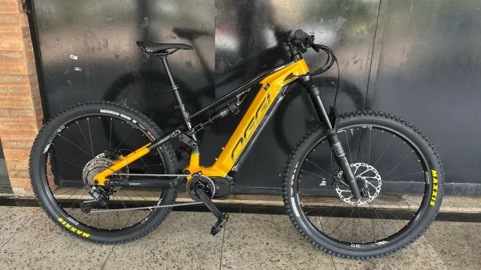 Bicicleta com assistência elétrica Oggi Razzo 
