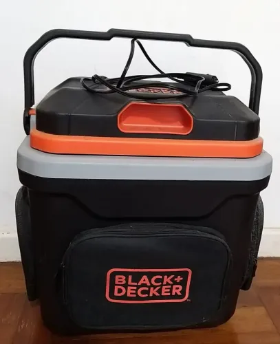 Mini geladeira/caixa térmica elétrica Black+Decker 24 litros - 12v