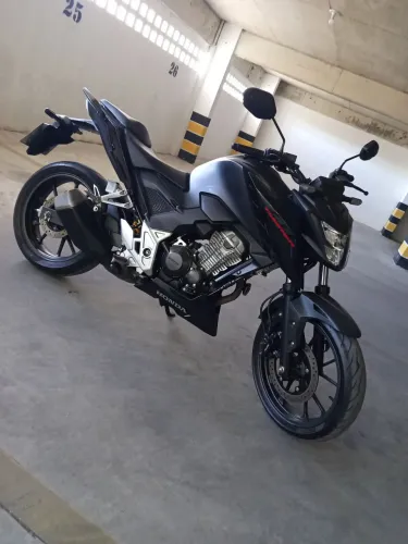 Moto pra pessoas exigentes, extremamente nova e quitada apenas tranferir e rodar 