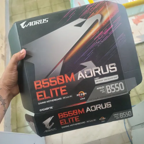 Placa mãe Gigabyte B550M Aorus Elite + de Processador Ryzen 7 5700G