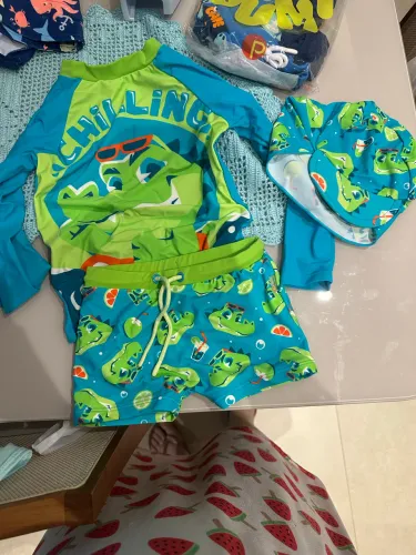 Conjunto puket piscina na etiqueta com chapéu TAM 4 anos