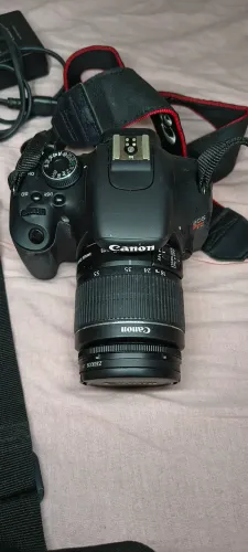Câmera Canon Eos Rebel T3i Digital SIr Com Lente Ef-s 18-55mm<br><br>18-55