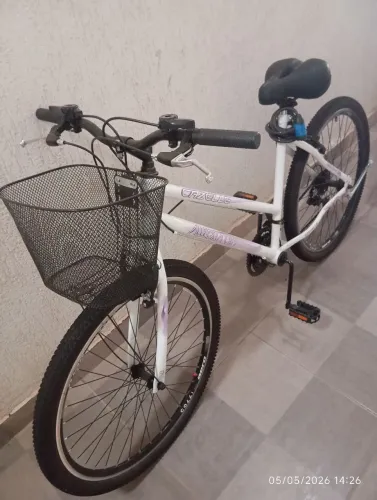 Bicicleta a venda aro 26  semi nova em ótimo estado.