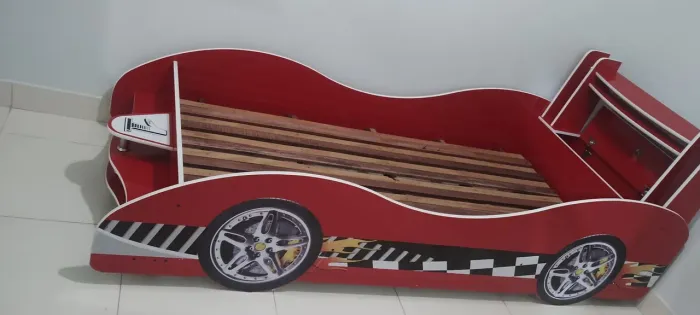 Vende se Cama solteiro infantil 250$ colchão solteiro 100$ bicicleta aro 20 200$