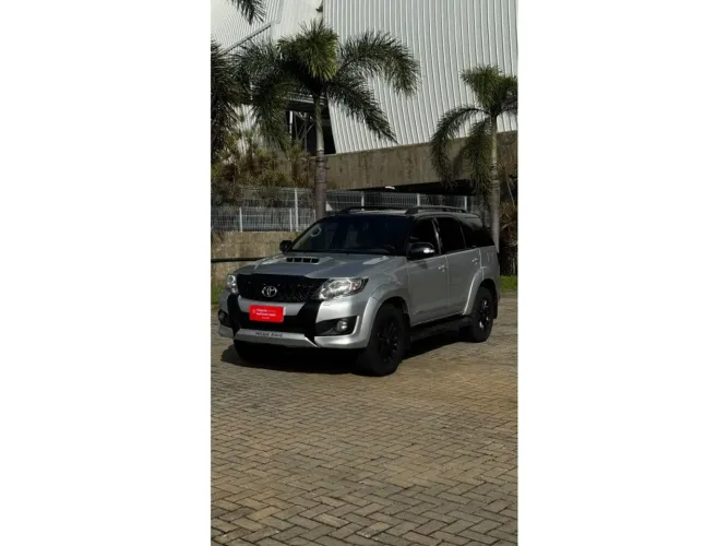 Toyota Hilux SW4 SRV D4-d 4X4 3.0 TDI Dies. AUT 2013