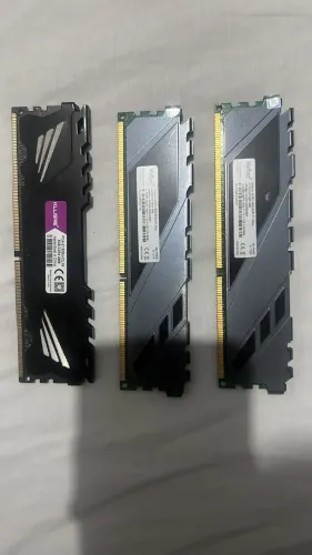 Memórias RAM DDR3 + DDR4 - 40 GB no total