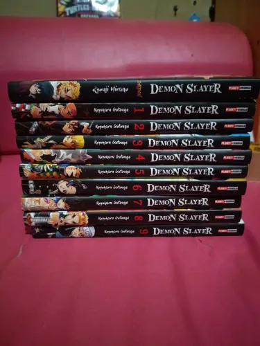Lote de mangás Demon Slayer 