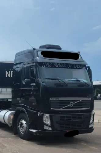 Vendo caminhão Volvo  FH 6x4 T 520