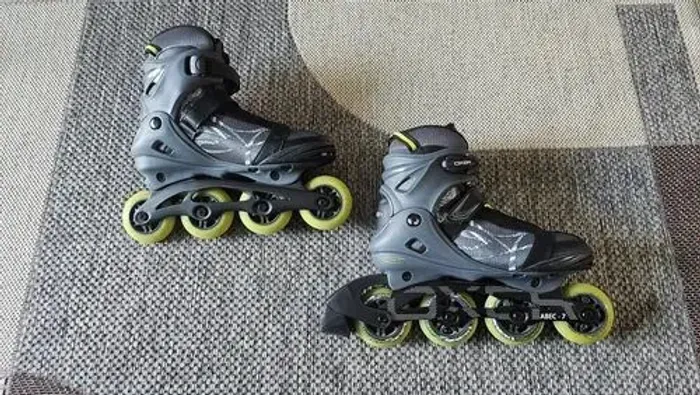 Patins inline da marca Oxer, modelo Byte, com rolamentos ABEC 7