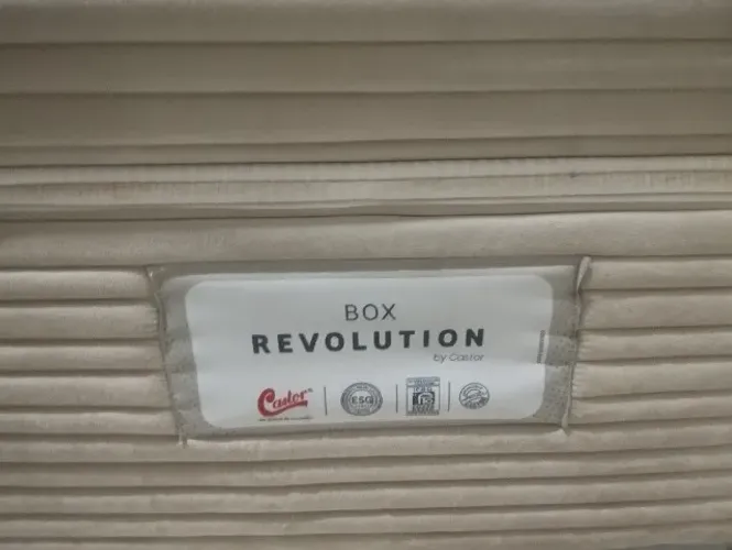 Cama e guarda roupa