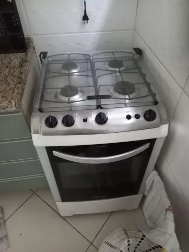Fogão geladeira e sofa